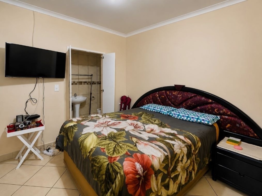 2 Bedroom Property for Sale in Waterval East North West